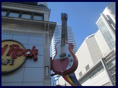 Hard Rock Café, Dundas Square